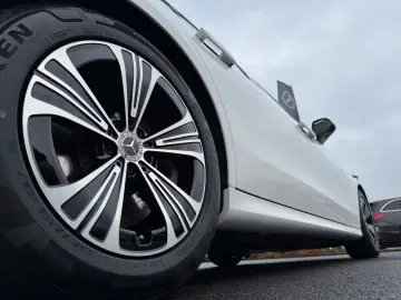 MERCEDES-BENZ E 450 4M Avantgarde Pano DistrPro Digital 360