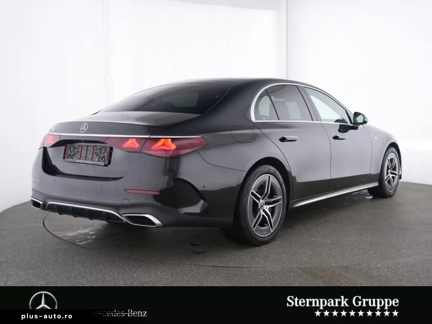 MERCEDES-BENZ E 300e AMG Superscreen Pano Burmester Distr