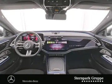 MERCEDES-BENZ E 300e AMG Superscreen Pano Burmester Distr