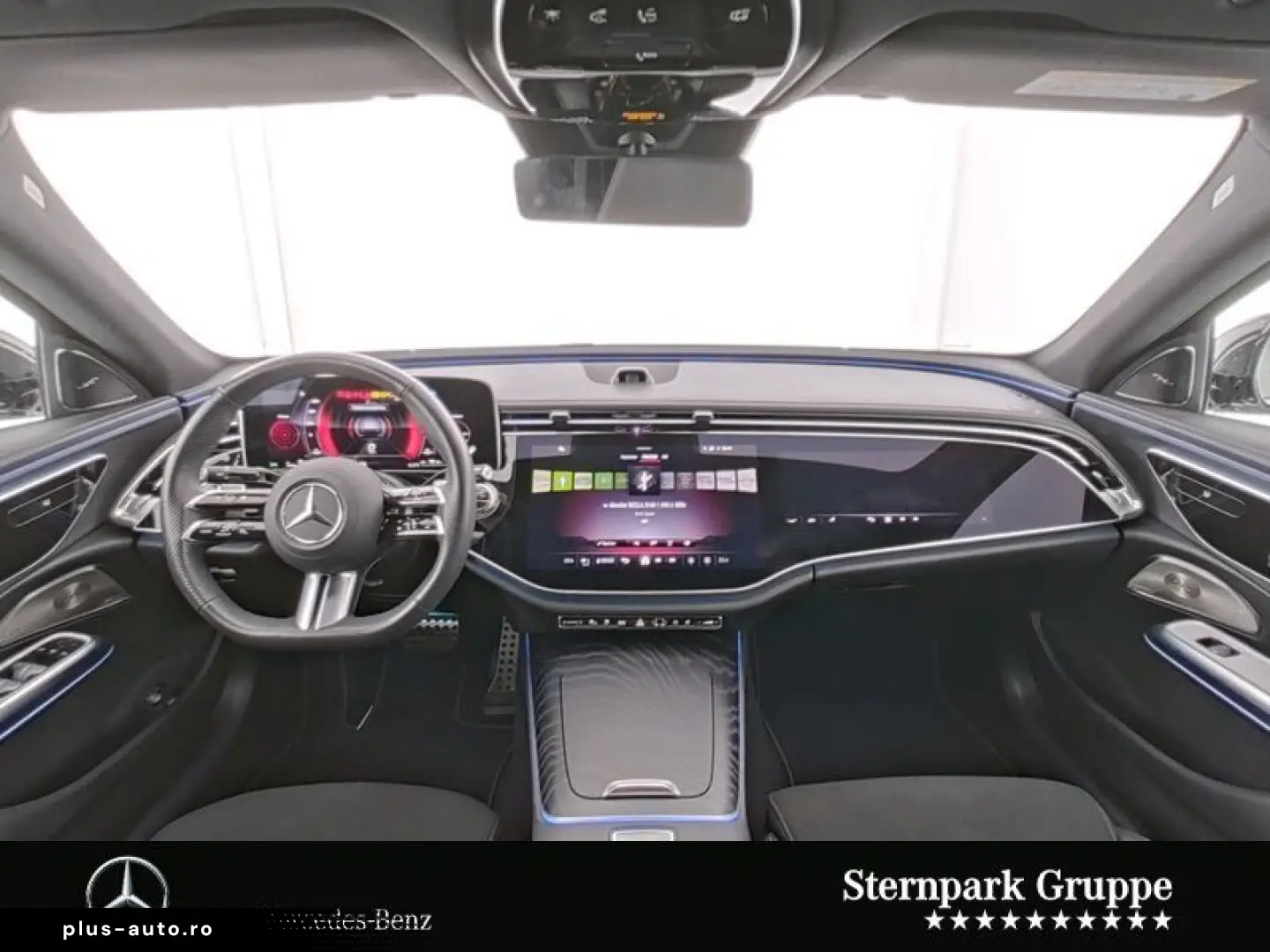 MERCEDES-BENZ E 300e AMG Superscreen Pano Burmester Distr
