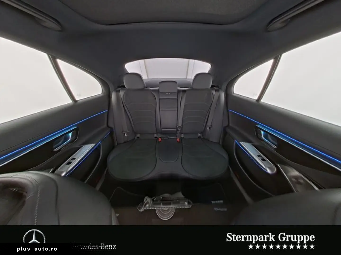 MERCEDES-BENZ E 300e AMG Superscreen Pano Burmester Distr