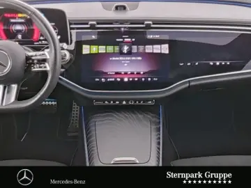 MERCEDES-BENZ E 300e AMG Superscreen Pano Burmester Distr
