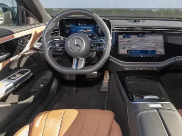 MERCEDES-BENZ E 200 Limousine Pano ACC ParkAss. LED SpurH LM
