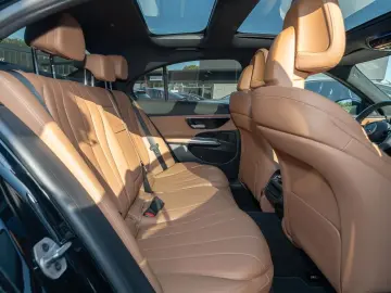 MERCEDES-BENZ E 200 Limousine Pano ACC ParkAss. LED SpurH LM