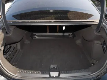 MERCEDES-BENZ E 200 Limousine Pano ACC ParkAss. LED SpurH LM