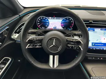 MERCEDES-BENZ E 200 AMG Night DIGITAL AHK Pano 20  AMG 360
