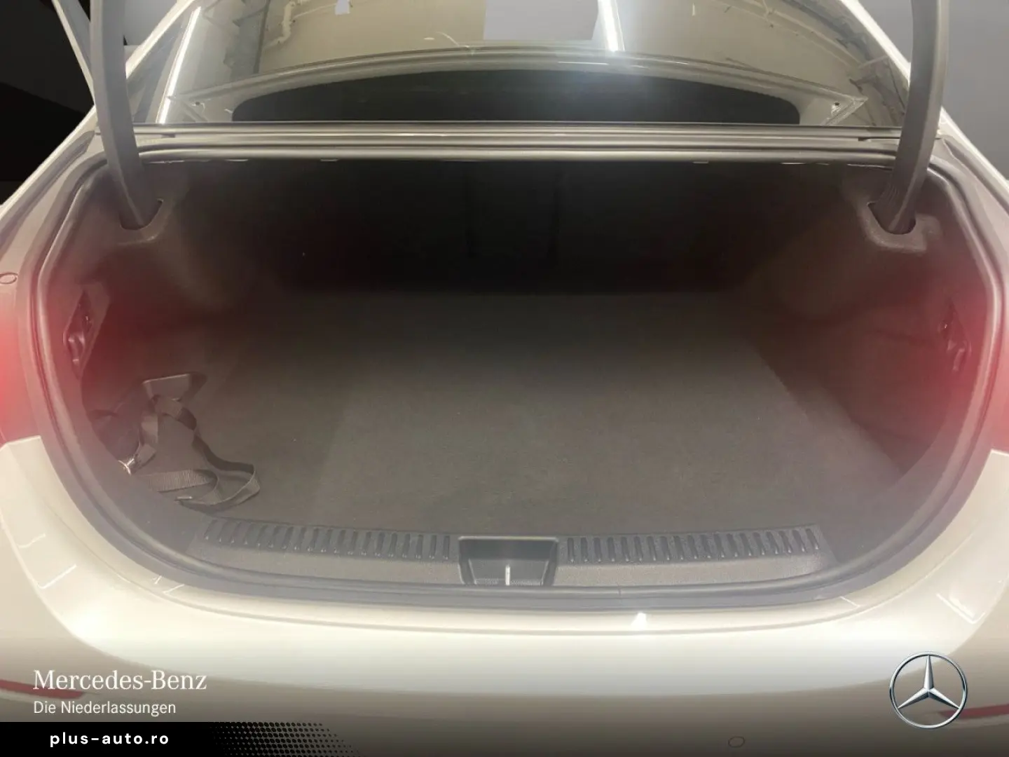 MERCEDES-BENZ E 300e 4M EXCLUSIVE Prem. PANO AHK Bur4D