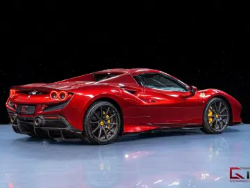 FERRARI F8 Spider