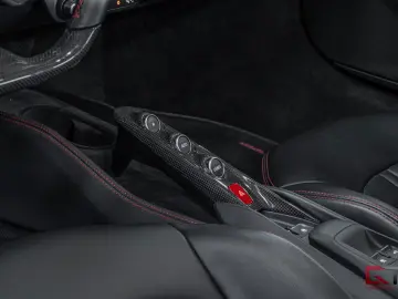FERRARI F8 Spider