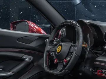 FERRARI F8 Spider