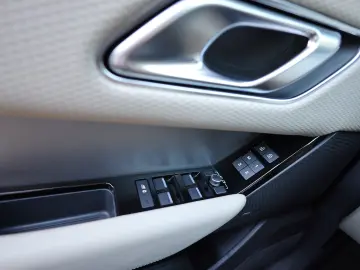 Land-Rover Range-Rover-Velar MHEV 2.0D R-Dynamic HSE