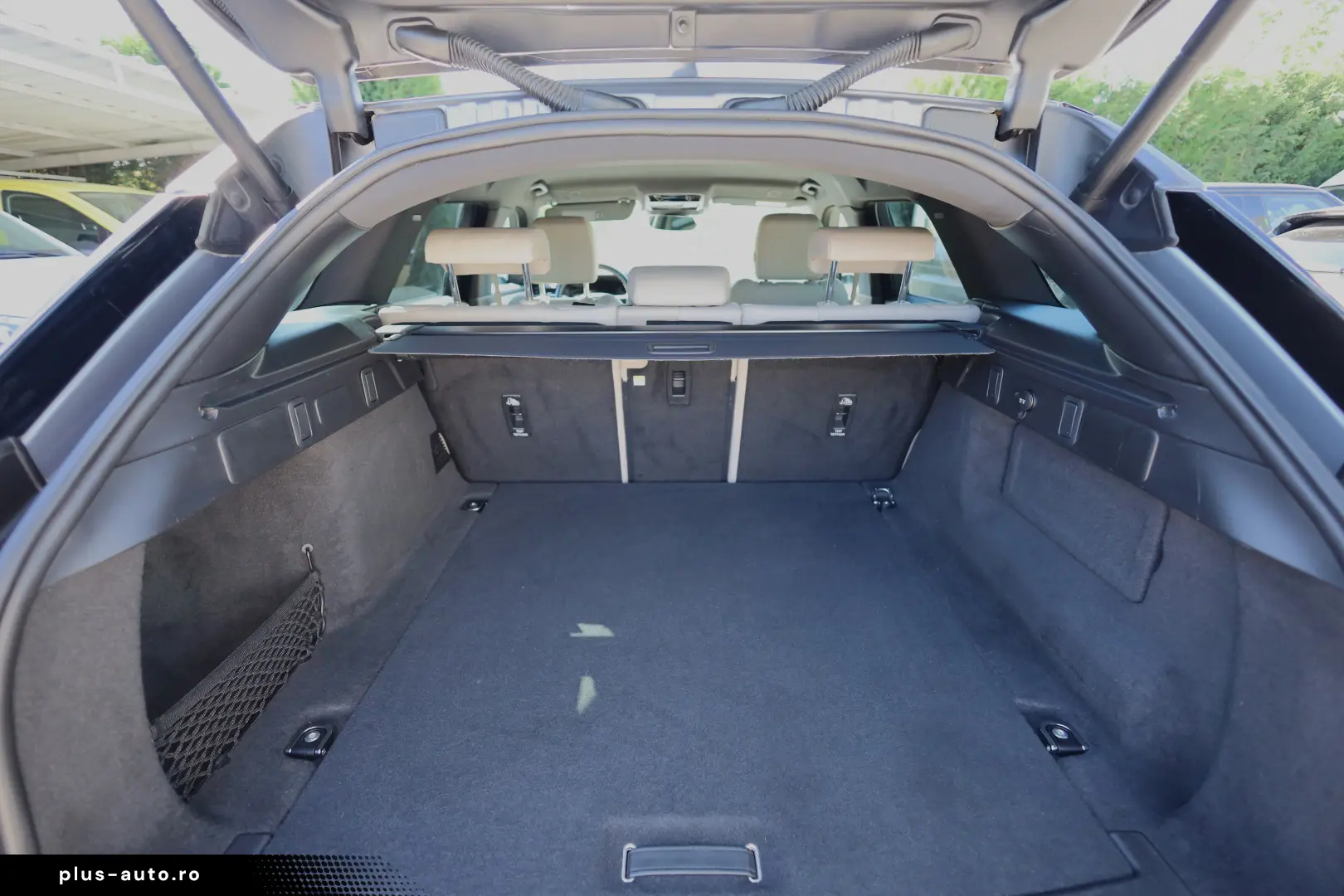 Land-Rover Range-Rover-Velar MHEV 2.0D R-Dynamic HSE