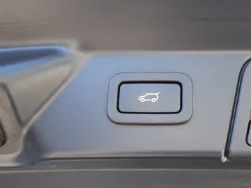 Land-Rover Range-Rover-Velar MHEV 2.0D R-Dynamic HSE