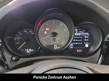 Porsche Macan S Pano
