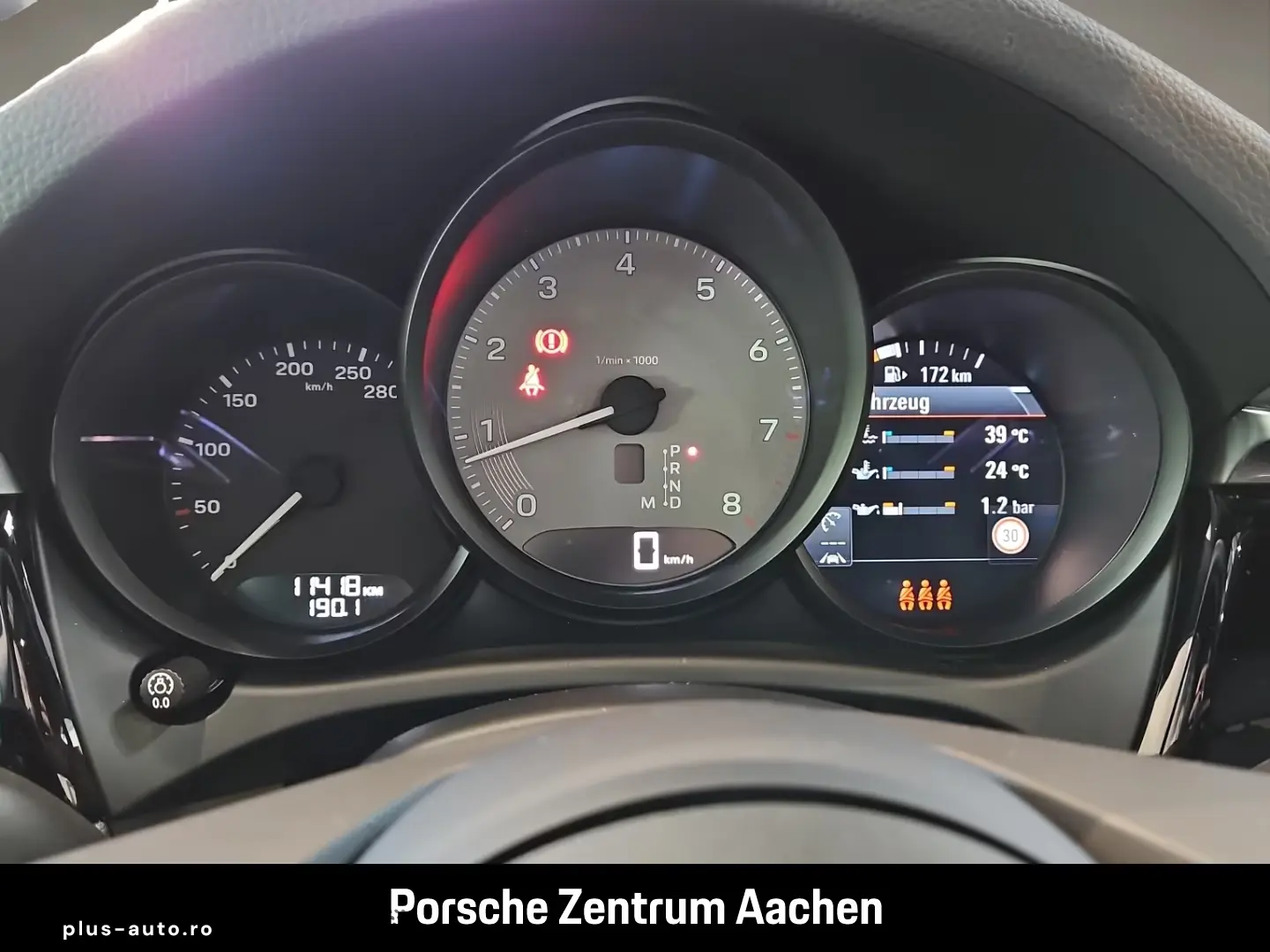 Porsche Macan S Pano