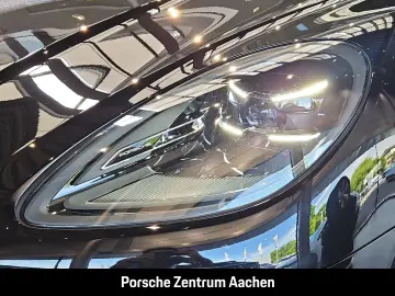 Porsche Macan S Pano