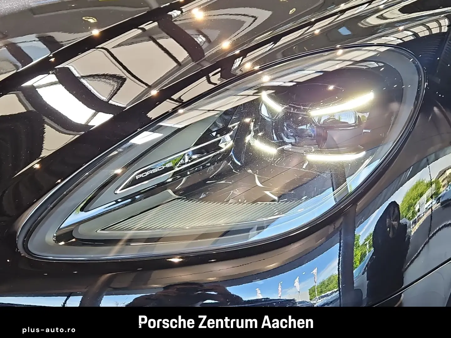 Porsche Macan S Pano