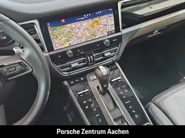 Porsche Macan S Pano