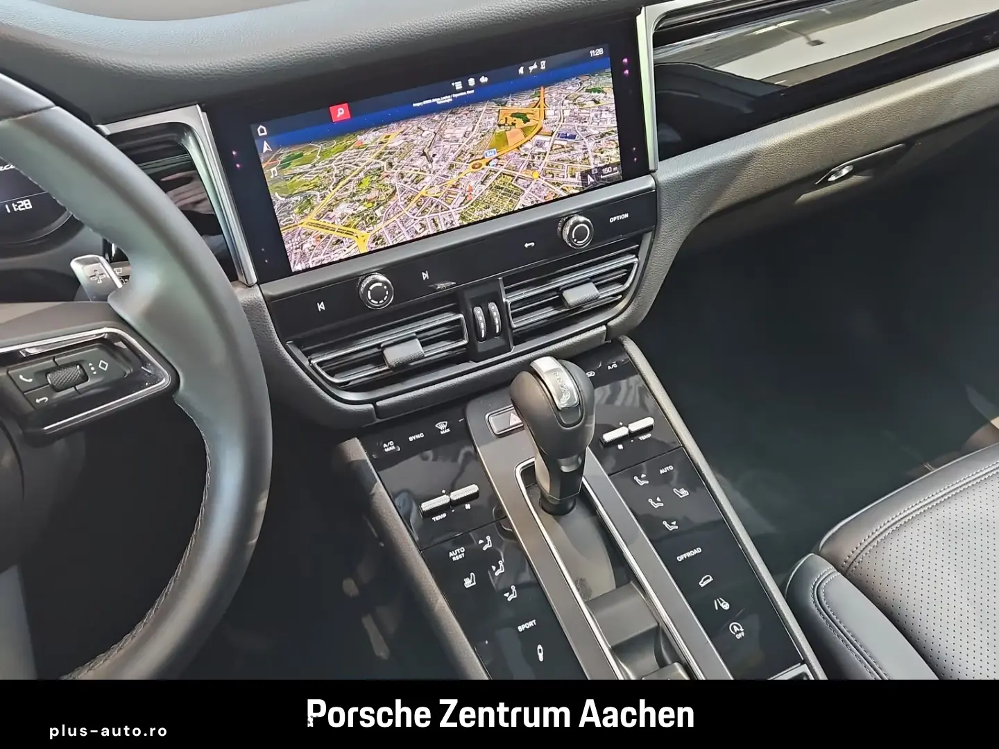 Porsche Macan S Pano