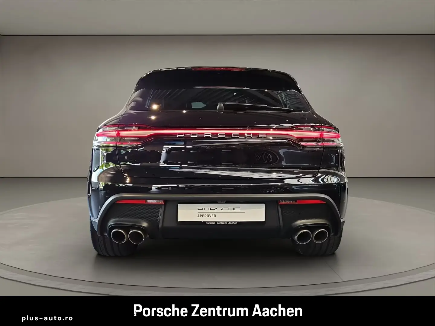 Porsche Macan S Pano