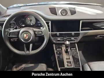 Porsche Macan S Pano
