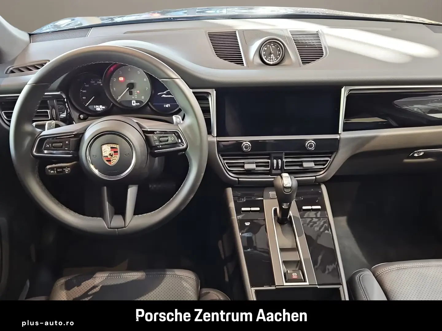 Porsche Macan S Pano