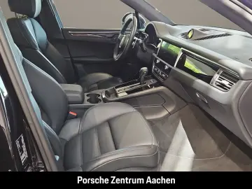Porsche Macan S Pano