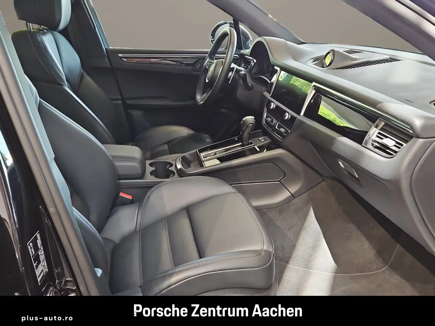 Porsche Macan S Pano