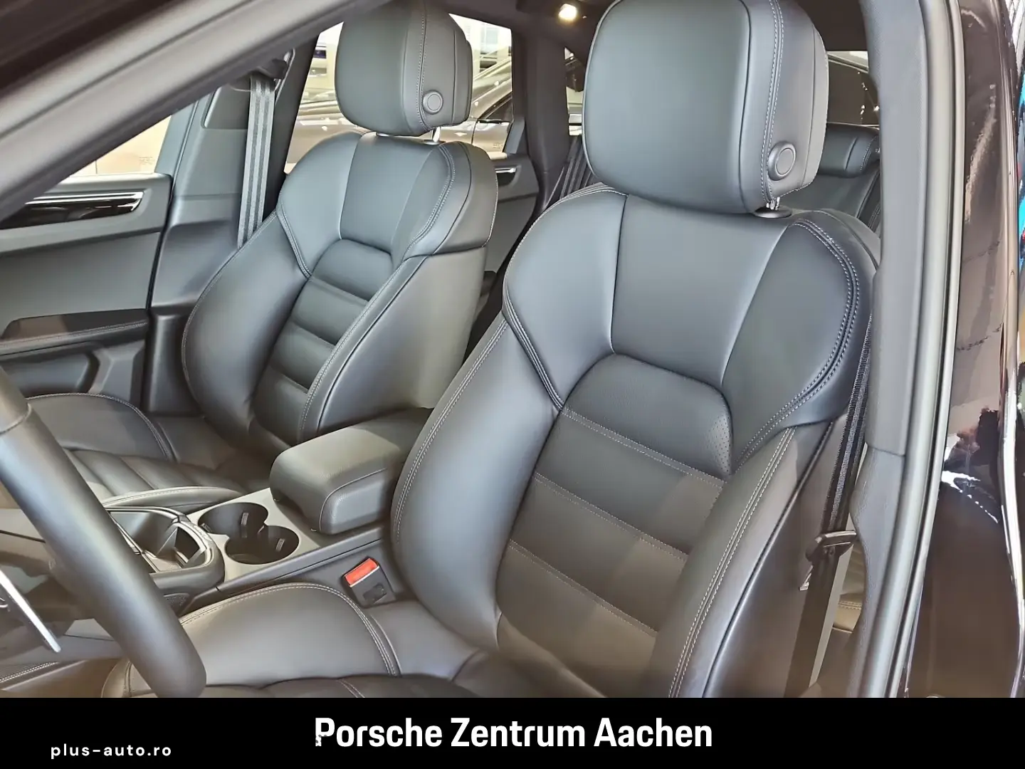 Porsche Macan S Pano