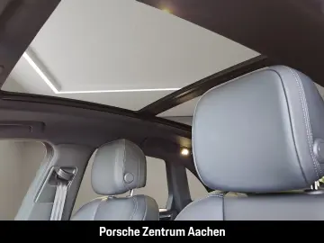 Porsche Macan S Pano