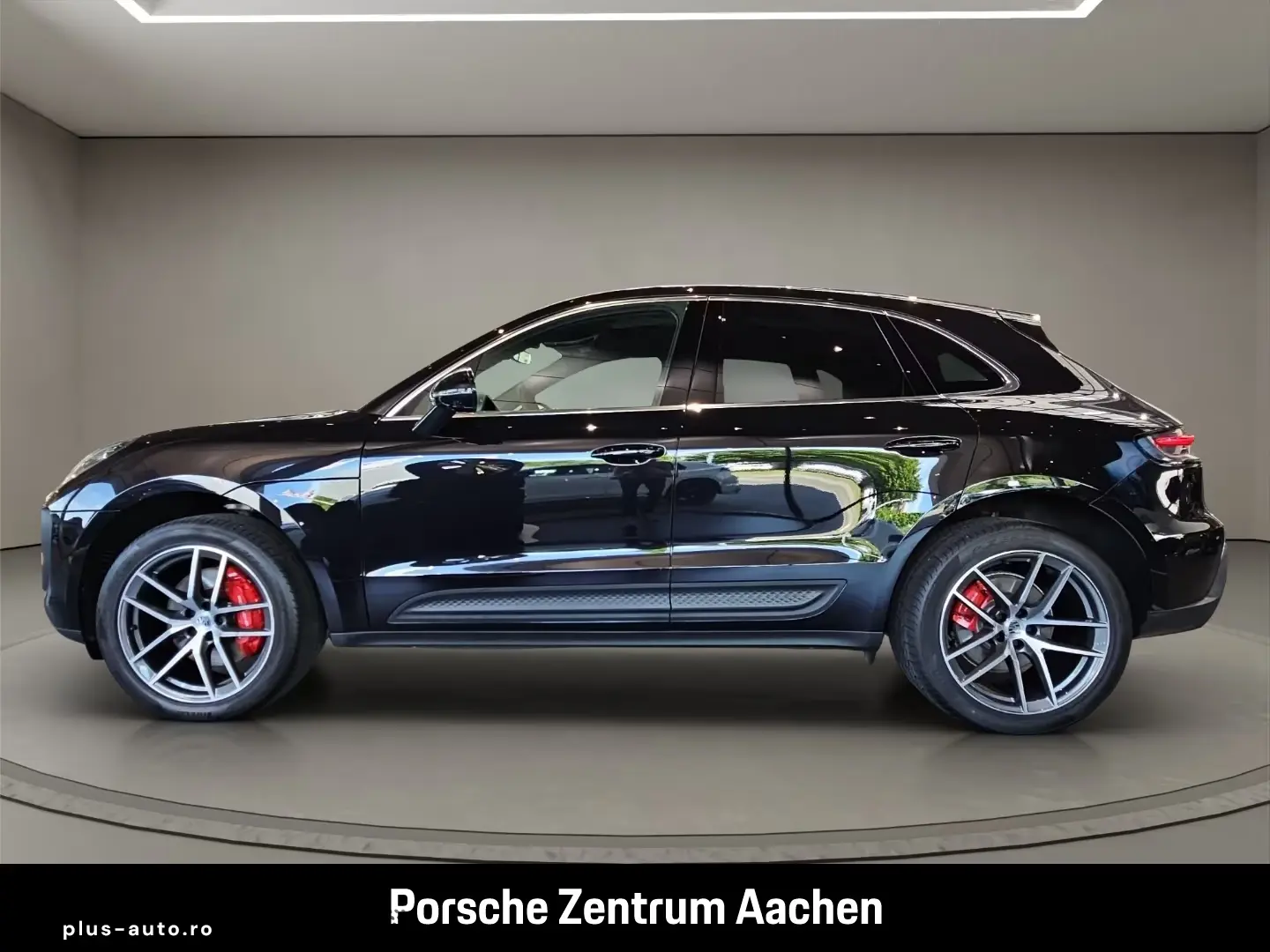Porsche Macan S Pano