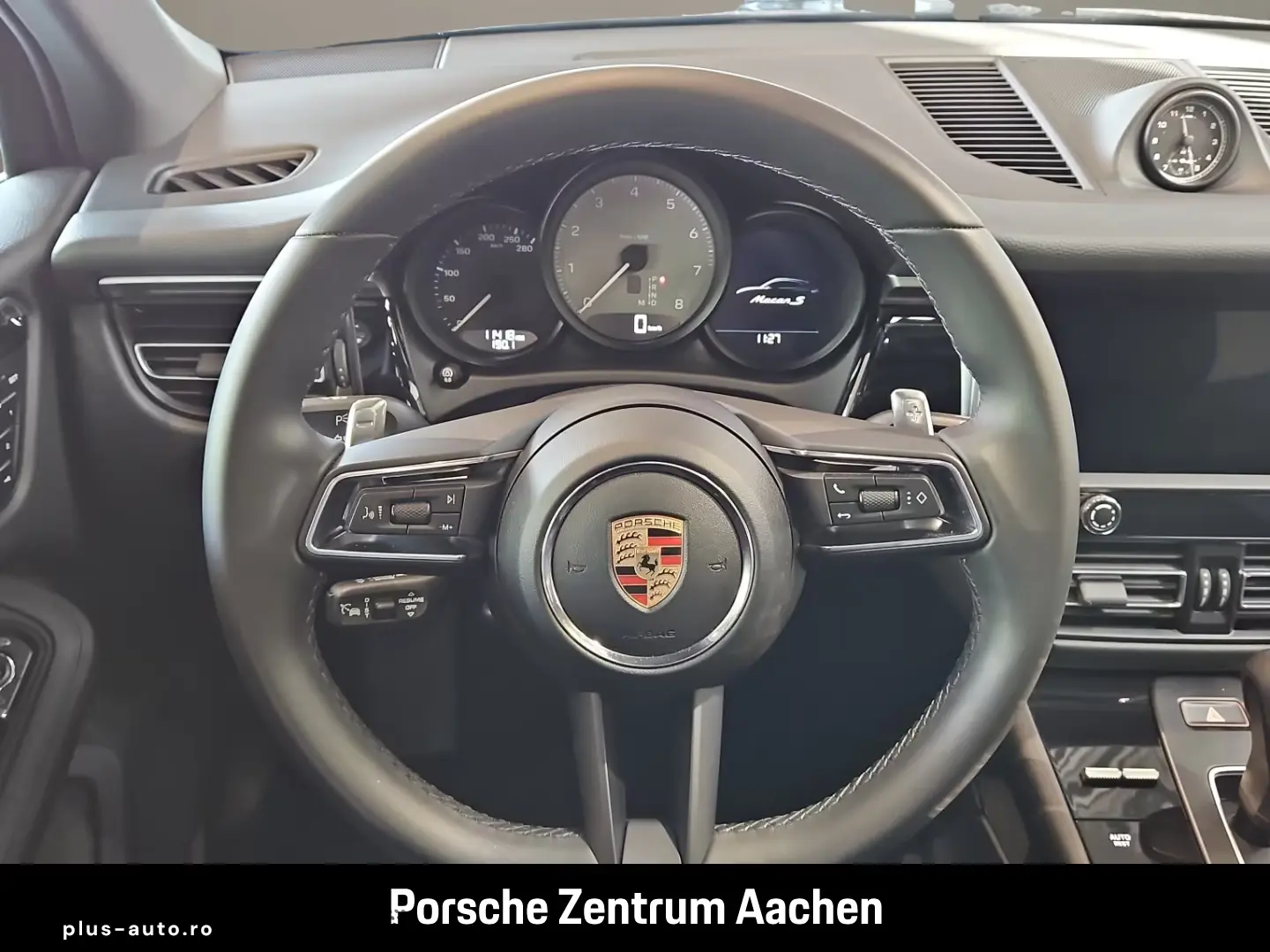 Porsche Macan S Pano