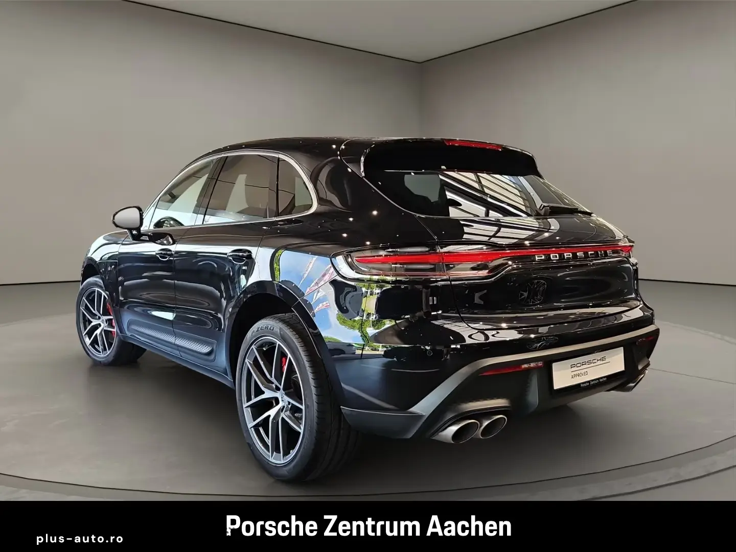 Porsche Macan S Pano