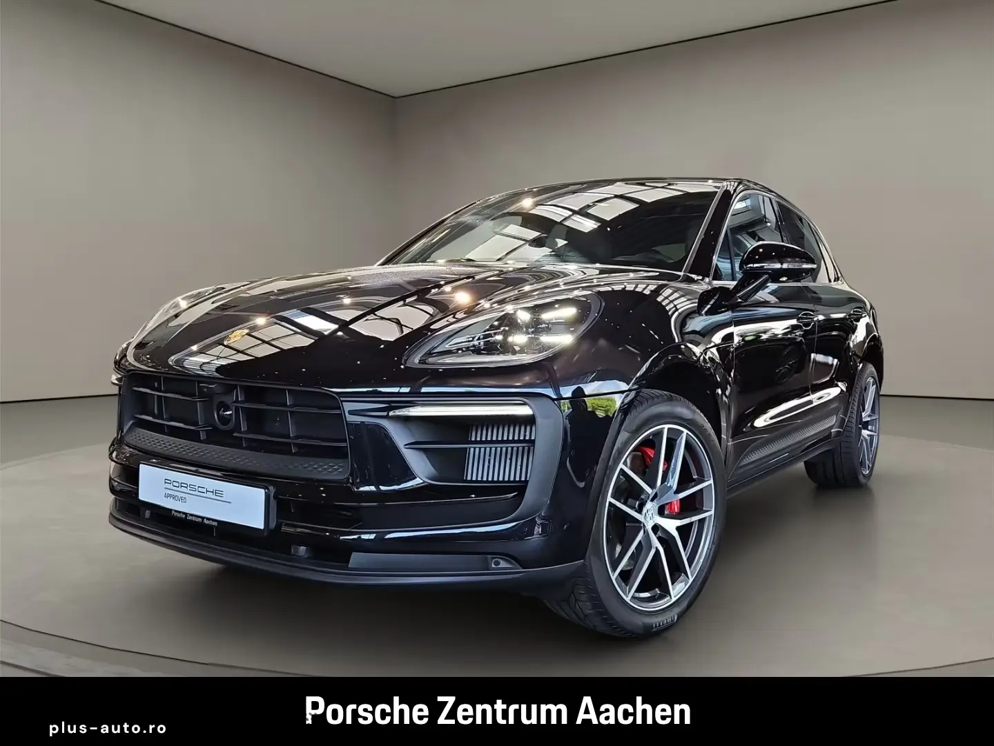 Porsche Macan S Pano