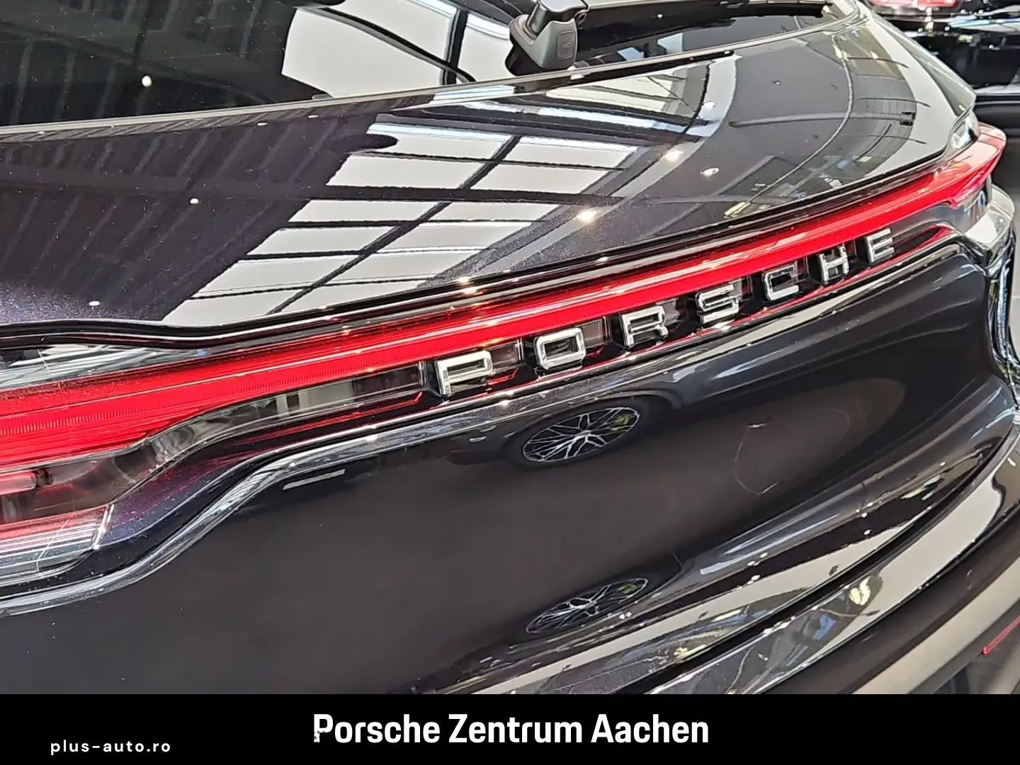 Porsche Macan S Pano