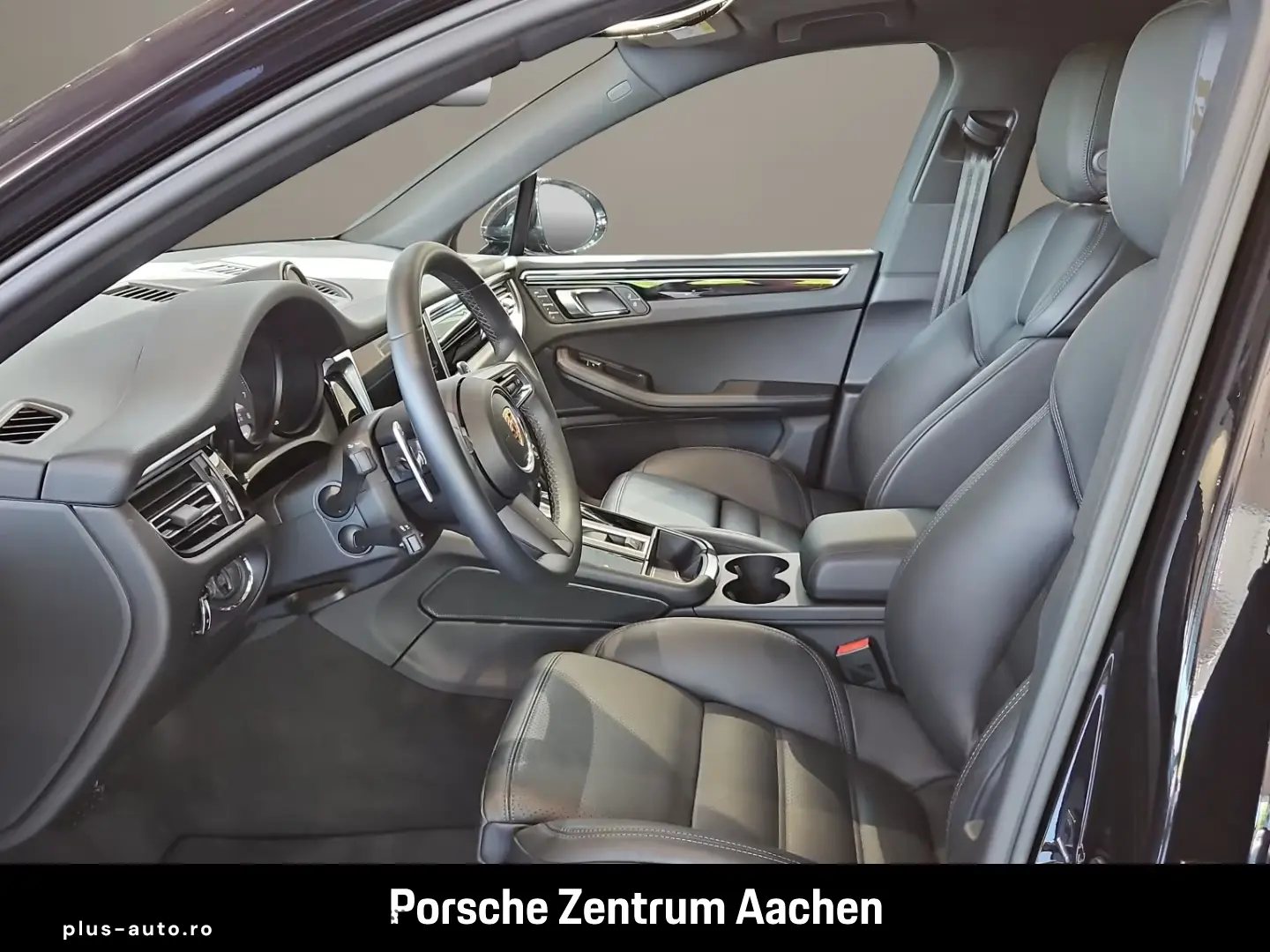 Porsche Macan S Pano