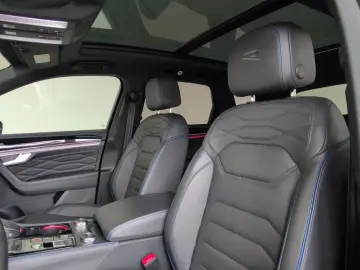 VW Touareg 3.0 V6 R eHybrid 4M AHK PANO 22  Nachtsi