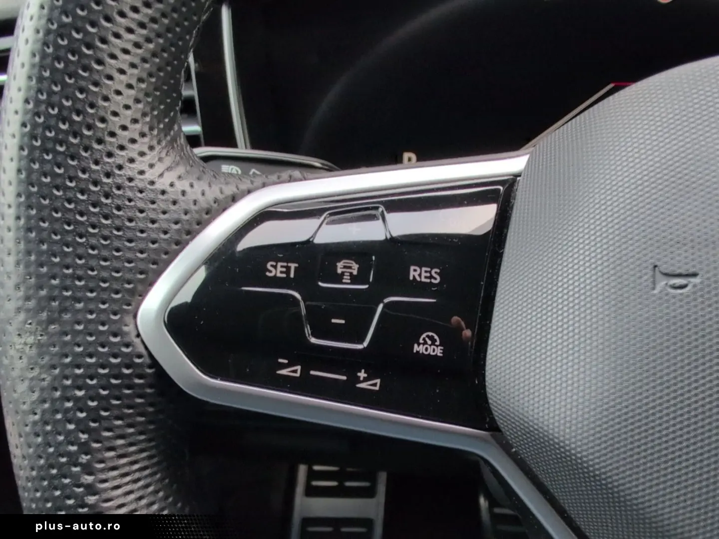 VW Touareg 3.0 V6 R eHybrid 4M AHK PANO 22  Nachtsi