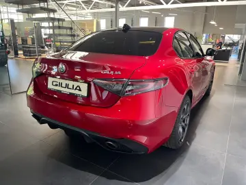 ALFA ROMEO Giulia Tributo Italiano 2.0l TB Rosso Alfa