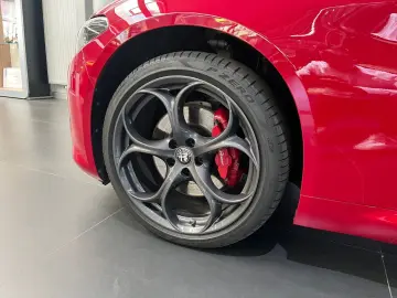 ALFA ROMEO Giulia Tributo Italiano 2.0l TB Rosso Alfa