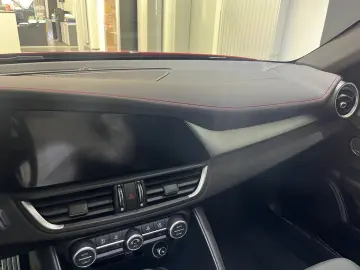 ALFA ROMEO Giulia Tributo Italiano 2.0l TB Rosso Alfa