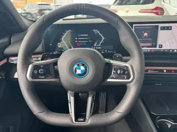 BMW 550e xDrive M Sport Autobahnass Comfort Inno H K