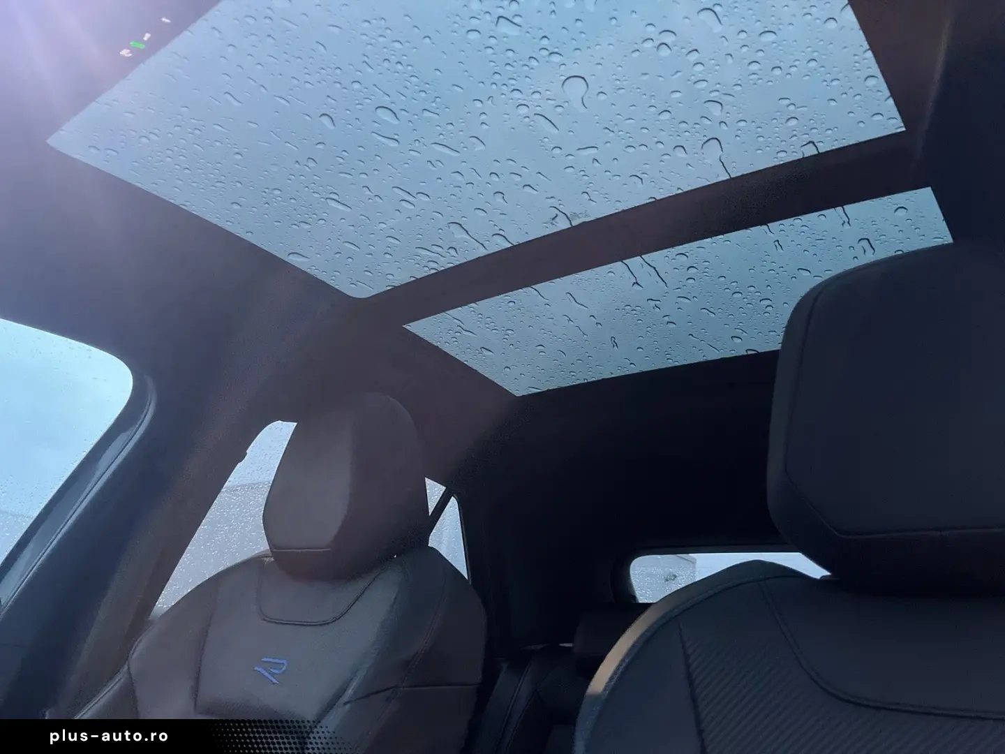VW T-Roc  R  VOLL Akrapovic Leder Pano AHK NP69K