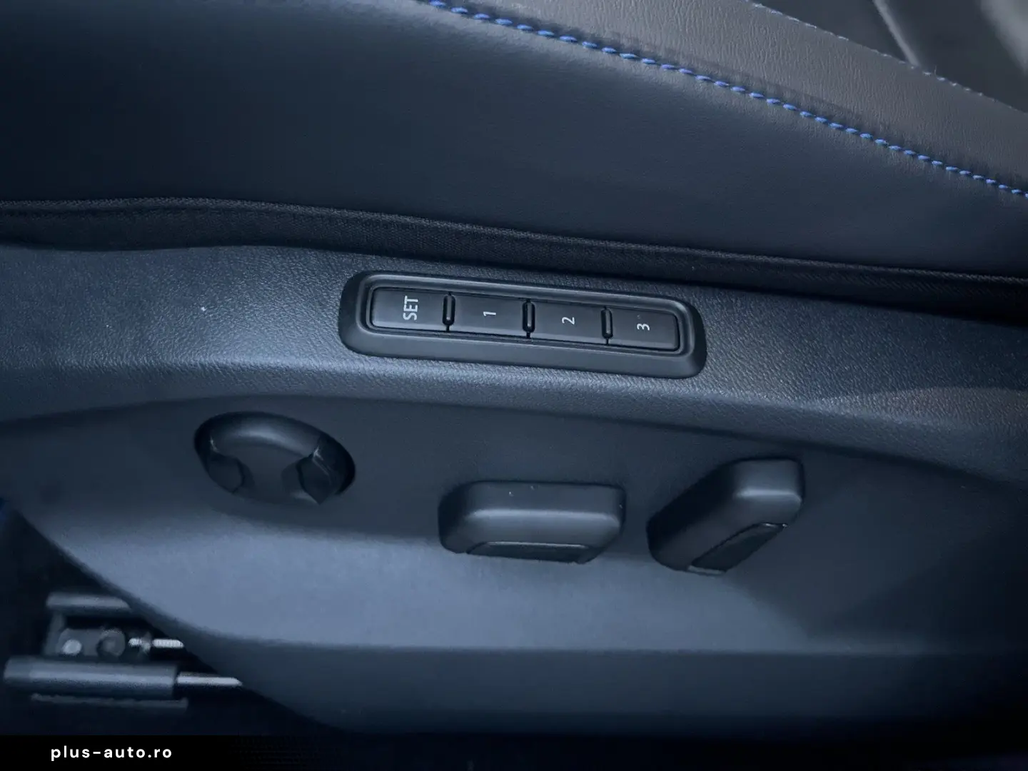 VW T-Roc  R  VOLL Akrapovic Leder Pano AHK NP69K