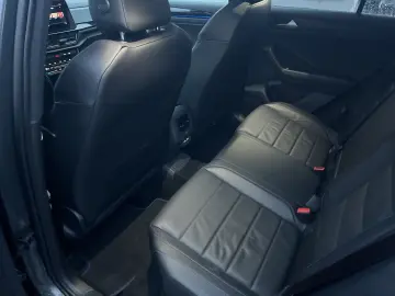 VW T-Roc  R  VOLL Akrapovic Leder Pano AHK NP69K