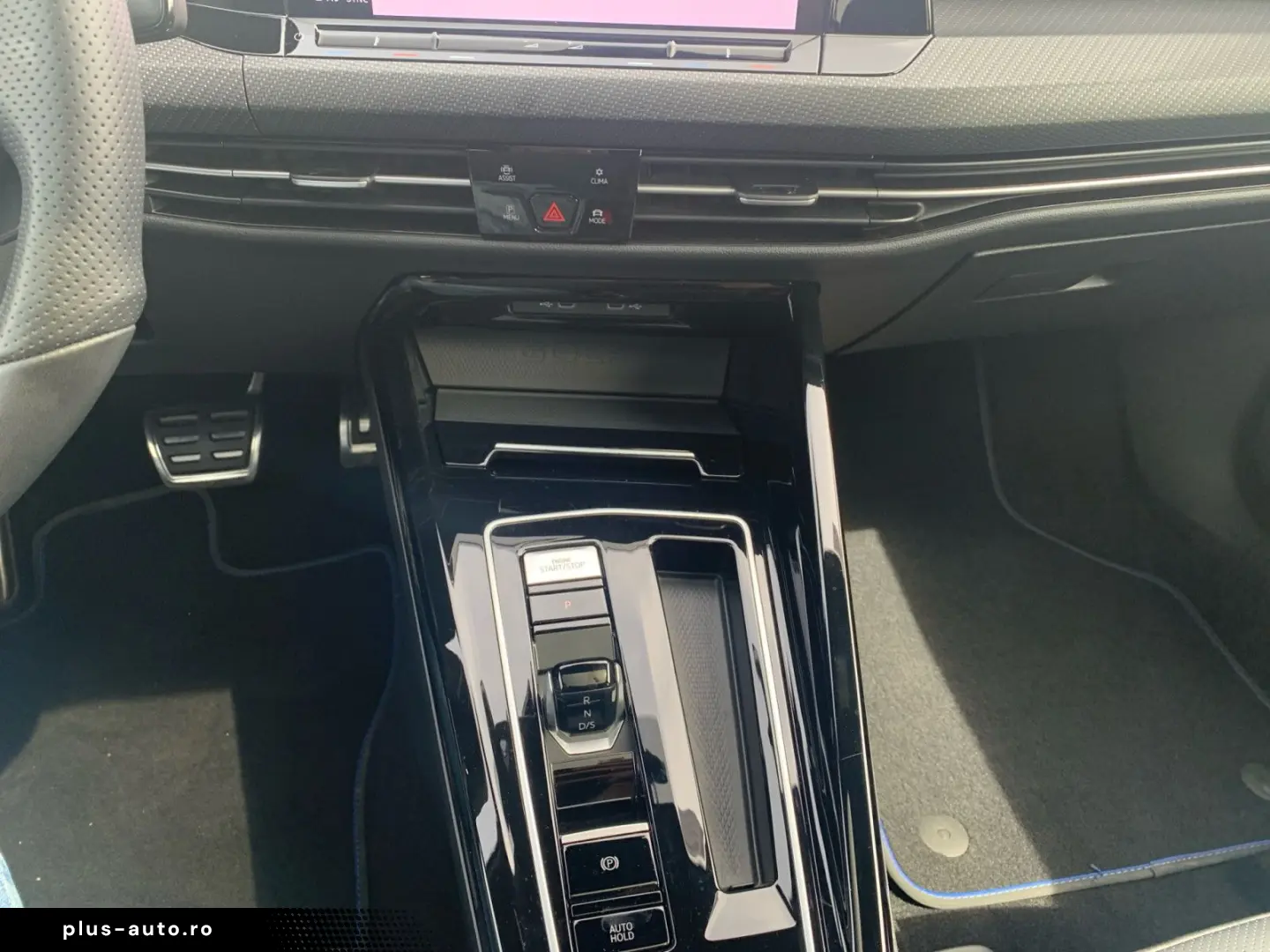 VW Golf VIII 2.0TSI R Performance DCC Leder Pano Ca
