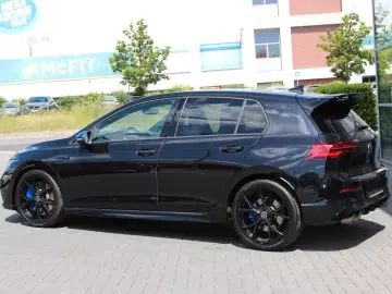 VW Golf VIII R 4-M 20 Years Performance Akrapovic