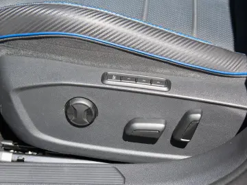 VW Golf VIII R 4-M 20 Years Performance Akrapovic