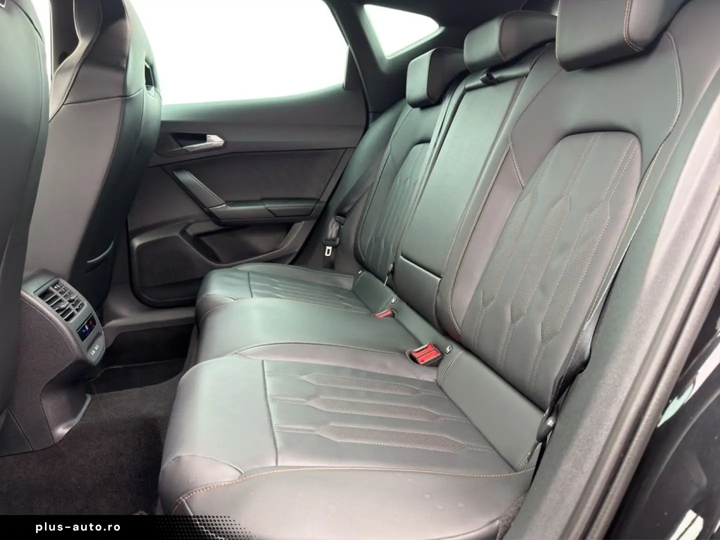 CUPRA Formentor 2.5 TSI DSG 4Drive VZ5 DCC PANO AKEBON