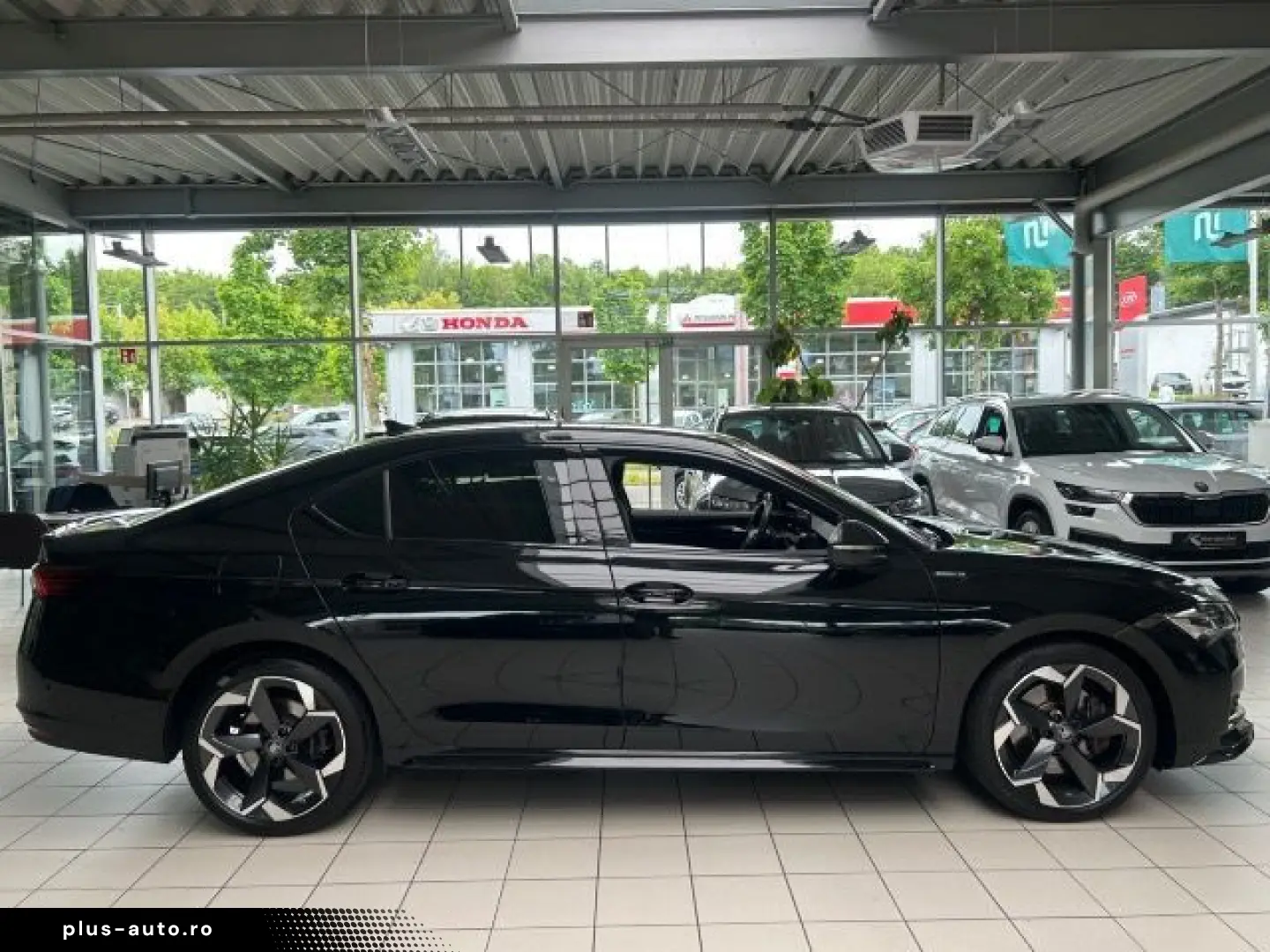 SKODA Superb Sportline 2.0 TSI DSG 4x4 Navi Canton AHK